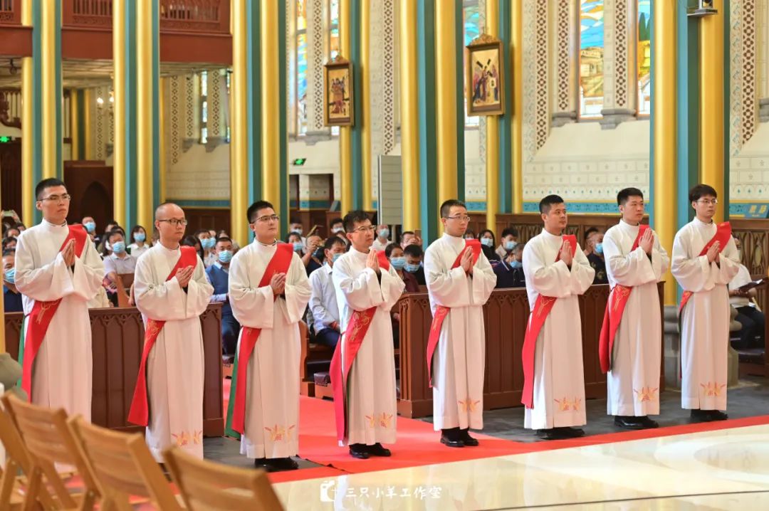 Eight new priests in Beijing