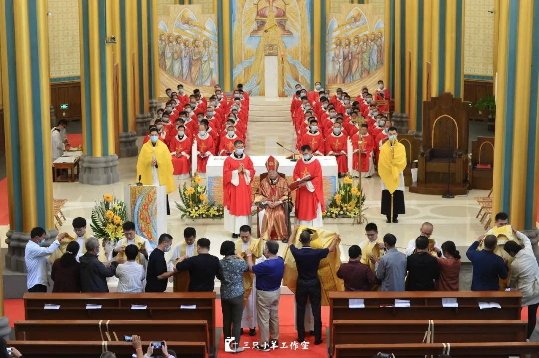 Eight new priests in Beijing