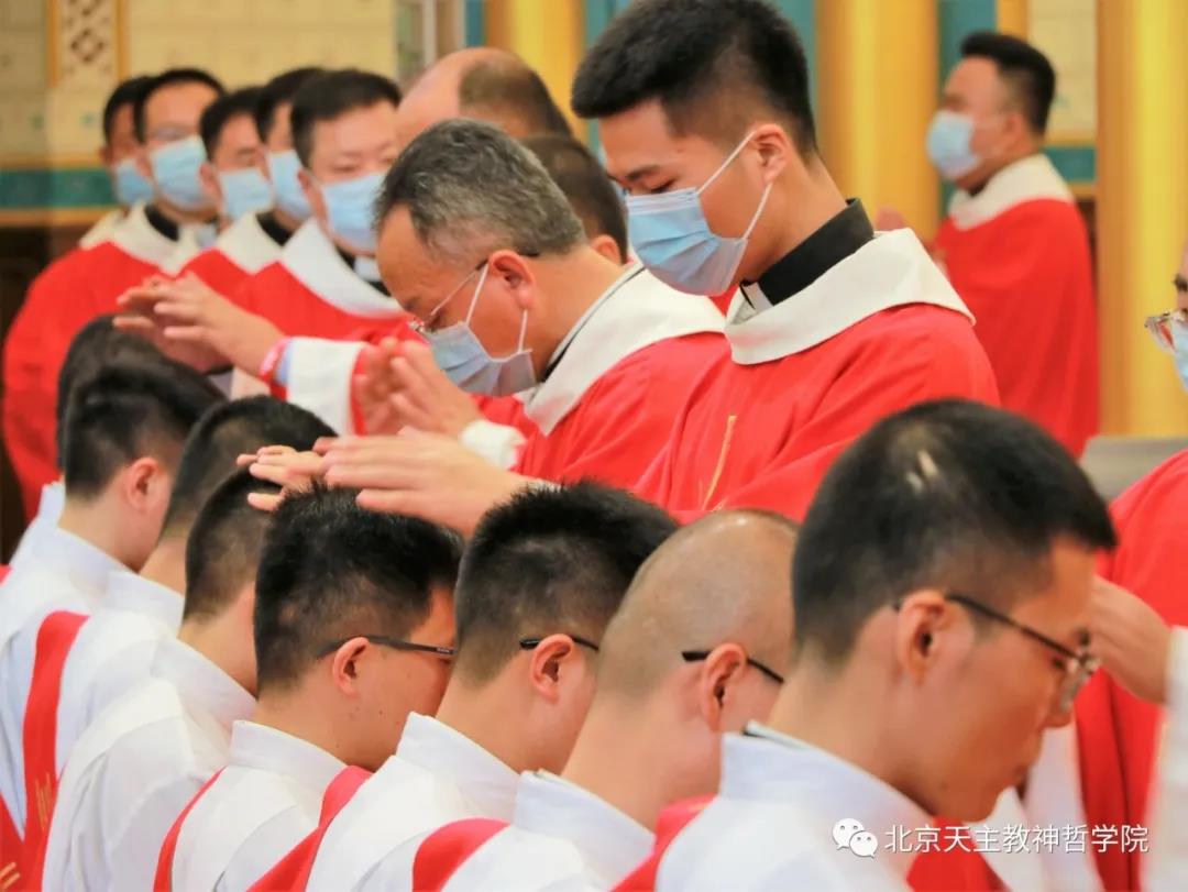 Eight new priests in Beijing