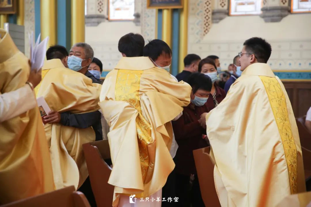 Eight new priests in Beijing