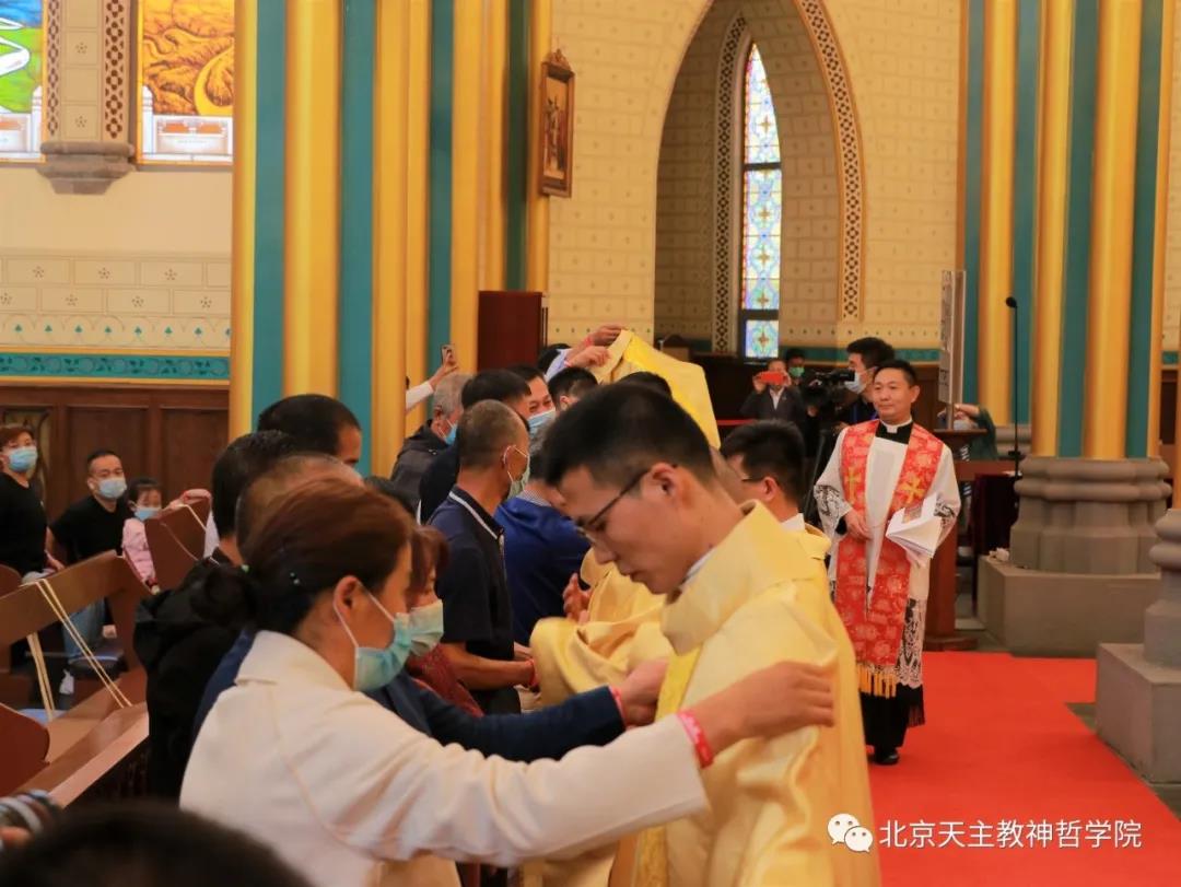 Eight new priests in Beijing