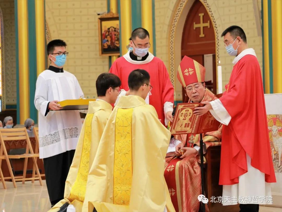 Eight new priests in Beijing