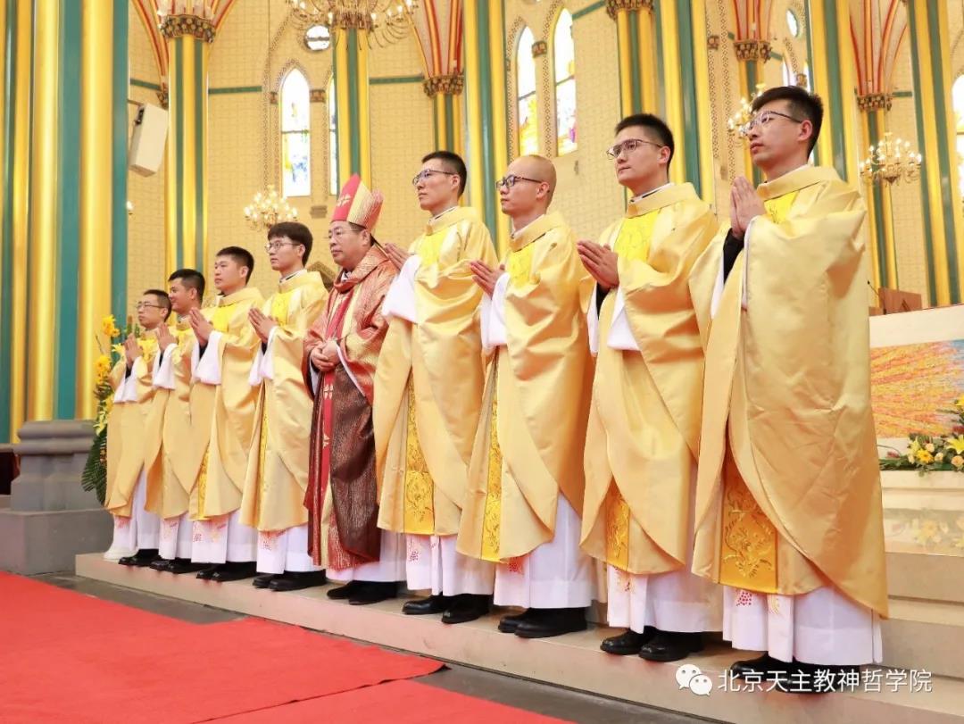 Eight new priests in Beijing