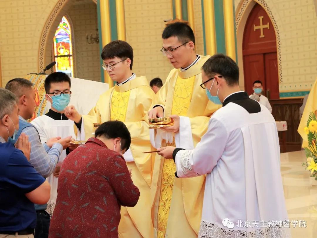 Eight new priests in Beijing