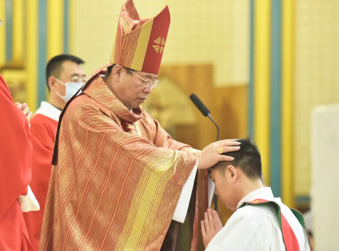 Eight new priests in Beijing