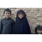 foto n.8 - Shallal vestito di nero da baby soldier di Daesh con la futura moglie imposta ed il fratellino apparso a destra anchâegli vestito di nero