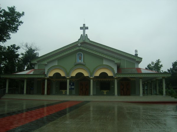 BANGLADESH Bangladesh, indù e musulmani contribuiscono alla costruzione