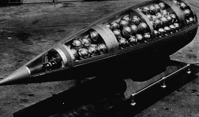 1373px-Demonstration_cluster_bomb.jpg