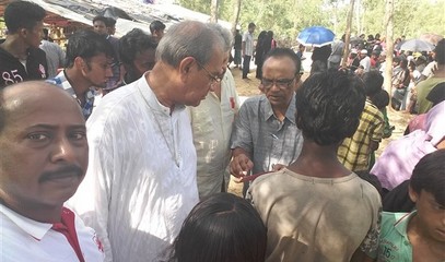 BANGLADESH_-_0926_-_Card_D’Rozario_visits_Rohingys_camps_1_(600_x_450).jpg