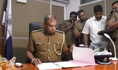 Deshabandu-Tennakoon-assumes-duties-as-Acting-IGP.jpg