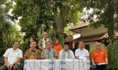Former_Cabinet_Secretary_Pramono_Anung_and_his_running_mate_film_maker_Rano_Karno_declared_their_winning_election.jpg