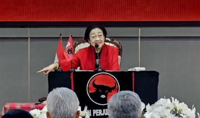 Former_Indonesian_Pres._Megawati_and_PDIP_chairperson.jpeg