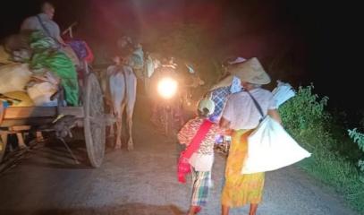 Villagers-flee-their-homes-on-Tuesday-night-as-junta-troops-advance-in-eastern-750x375.jpeg