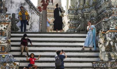 chinese_tourists_in_thailand.jpg
