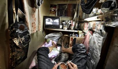 inside-hong-kongs-coffin-homes-v0-010s5gkjh9ha1.jpg