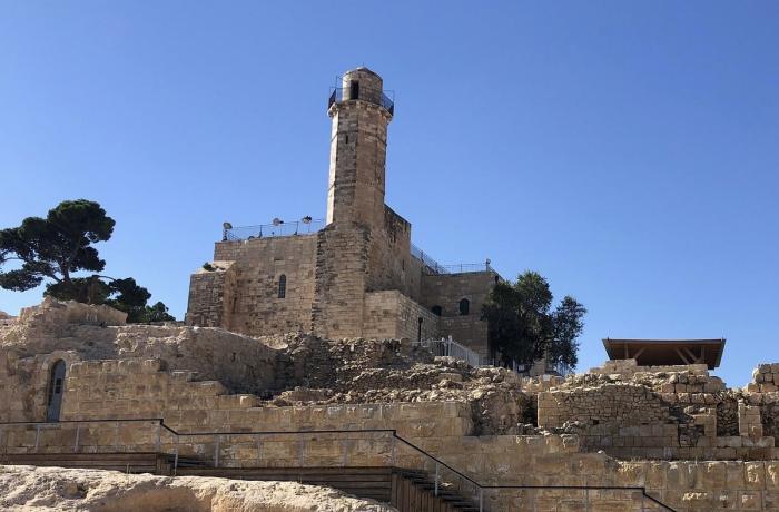 Israel expropriates Nabi Samuel, but for the Palestinians the target is al-Aqsa