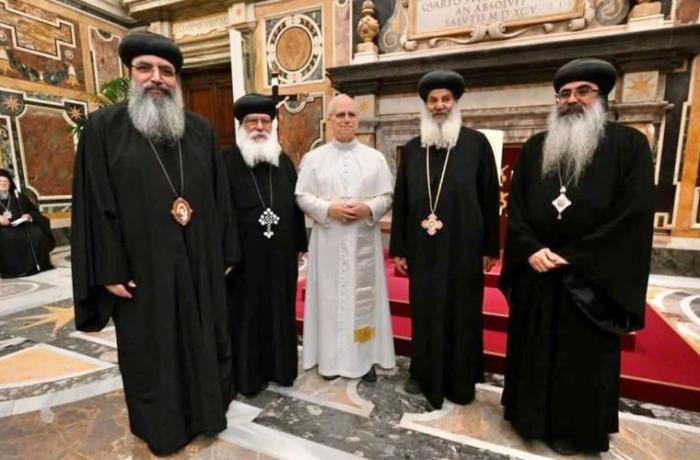 Pope tells Tawadros that in a world 'afflicted' by wars, Christians should be 'witnesses' of unity