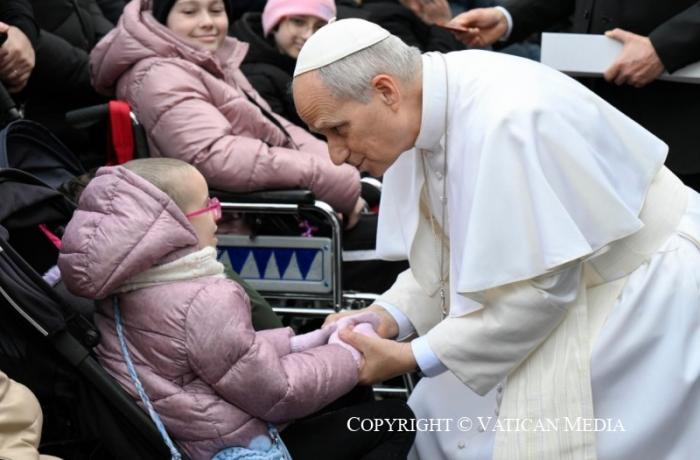 Pope tells the sick that Mary teaches us to give our lives