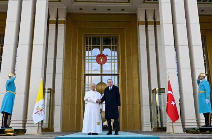 Leo XIV in Turkey focuses on the 'bridge' of unity and peace in his first remarks