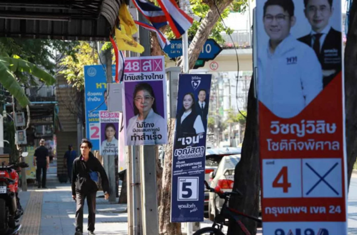 Elections and referendum: heated eve in Bangkok