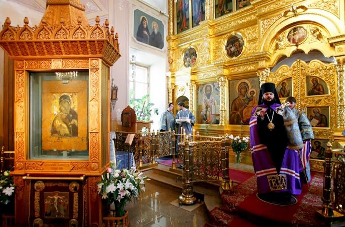 The Easter Icons of Russian Victory