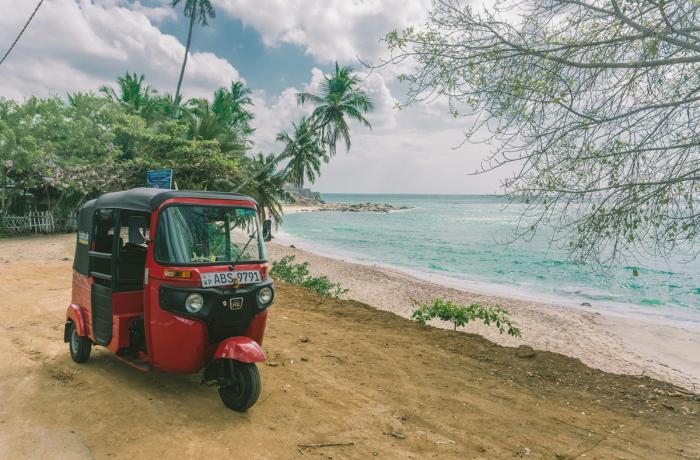 Tuk-tuk drivers against paid apps: attacks and controversy in Sri Lanka
