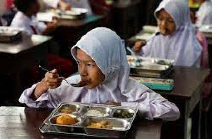 More than 9,000 children poisoned by Prabowo's free school meal programme