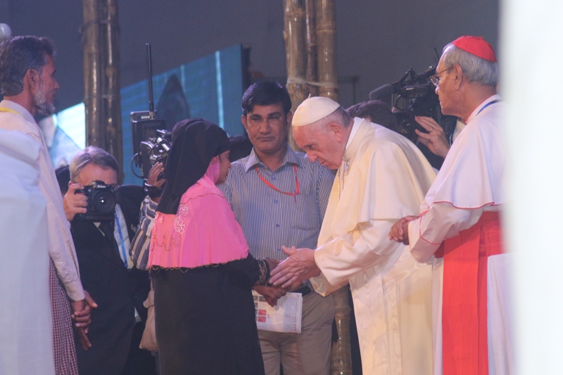 Persecuted and displaced, the Rohingya saw in Pope Francis the love of Christ