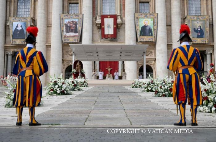 VATICAN Pope: New saints teach us paths of dialogue